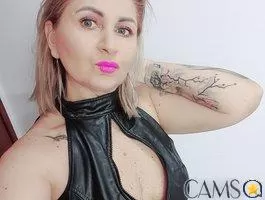 Picture of ChaudeEvely from BongaCams